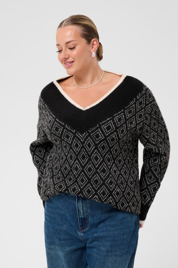 KAFFE CURVE Diamond Pattern Sweater