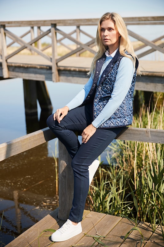 SUNDAY Faux White Collar Top