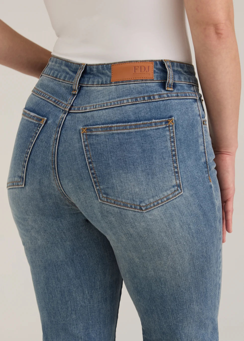 FDJ Olivia Straight Leg Denim Vintage Wash