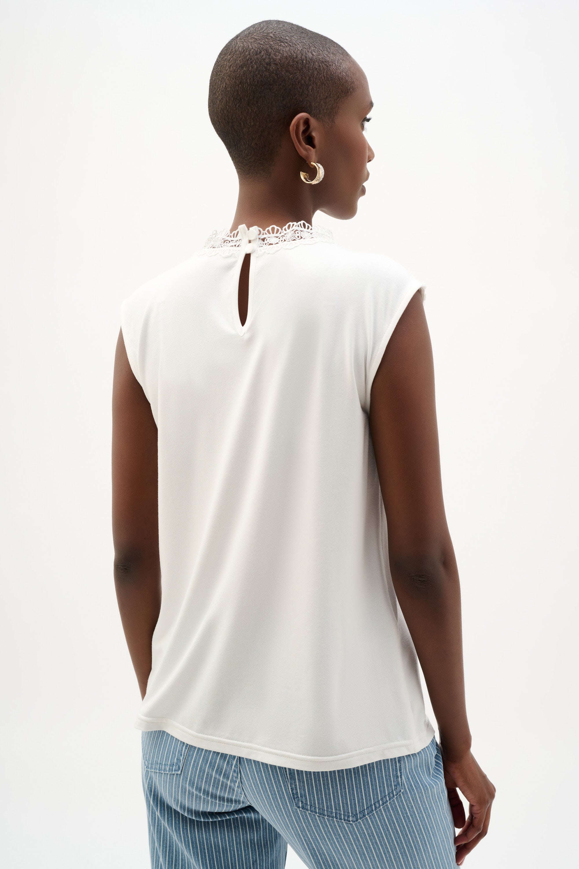 JOSEPH RIBKOFF Sleeveless Blouse