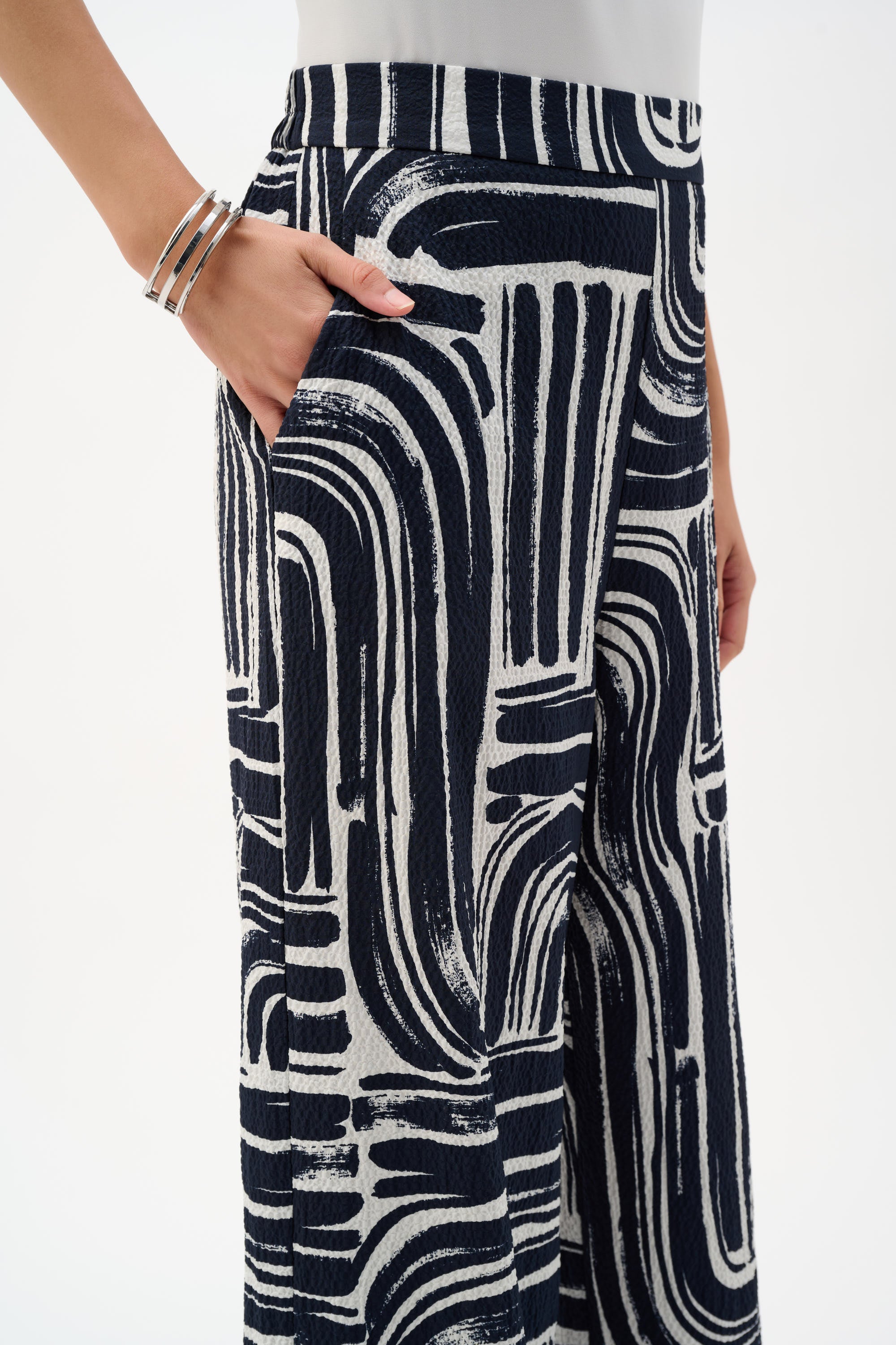 JOSEPH RIBKOFF Patterned Pants