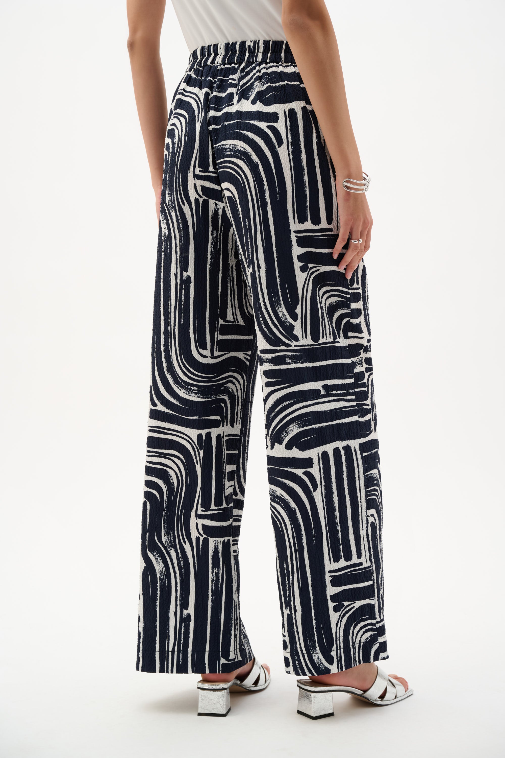 JOSEPH RIBKOFF Patterned Pants