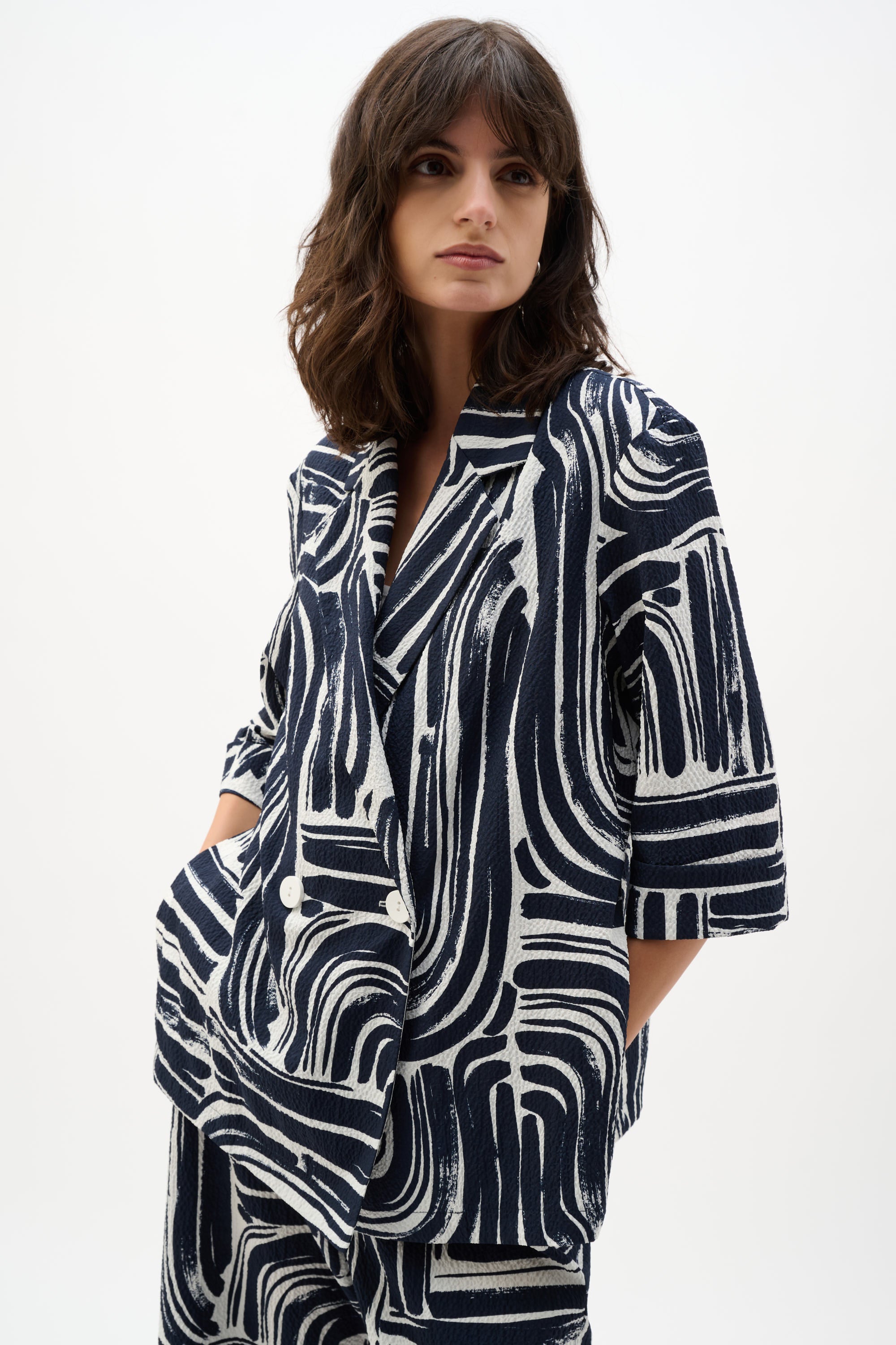JOSEPH RIBKOFF Patterned Blazer