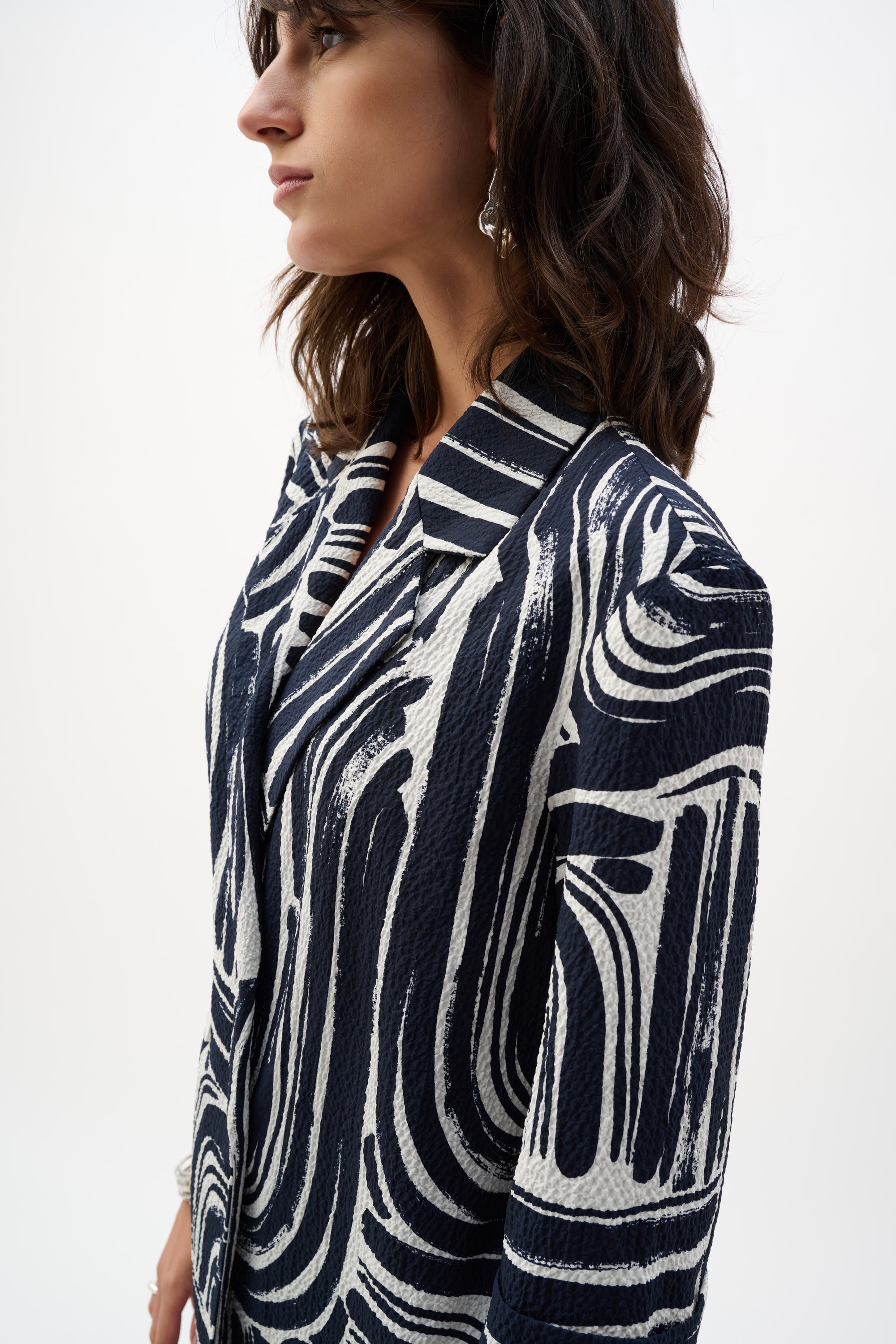 JOSEPH RIBKOFF Patterned Blazer