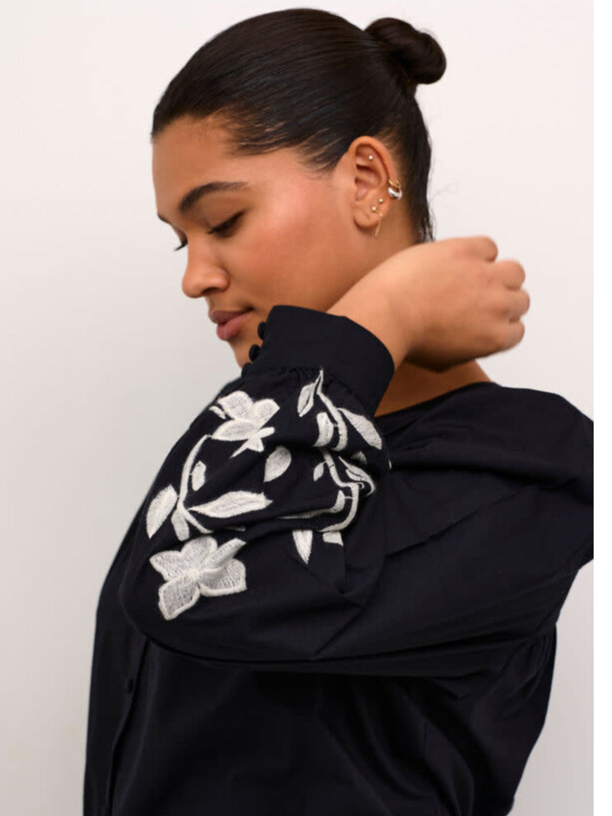 KAFFE CURVE Blouse with Embroidery