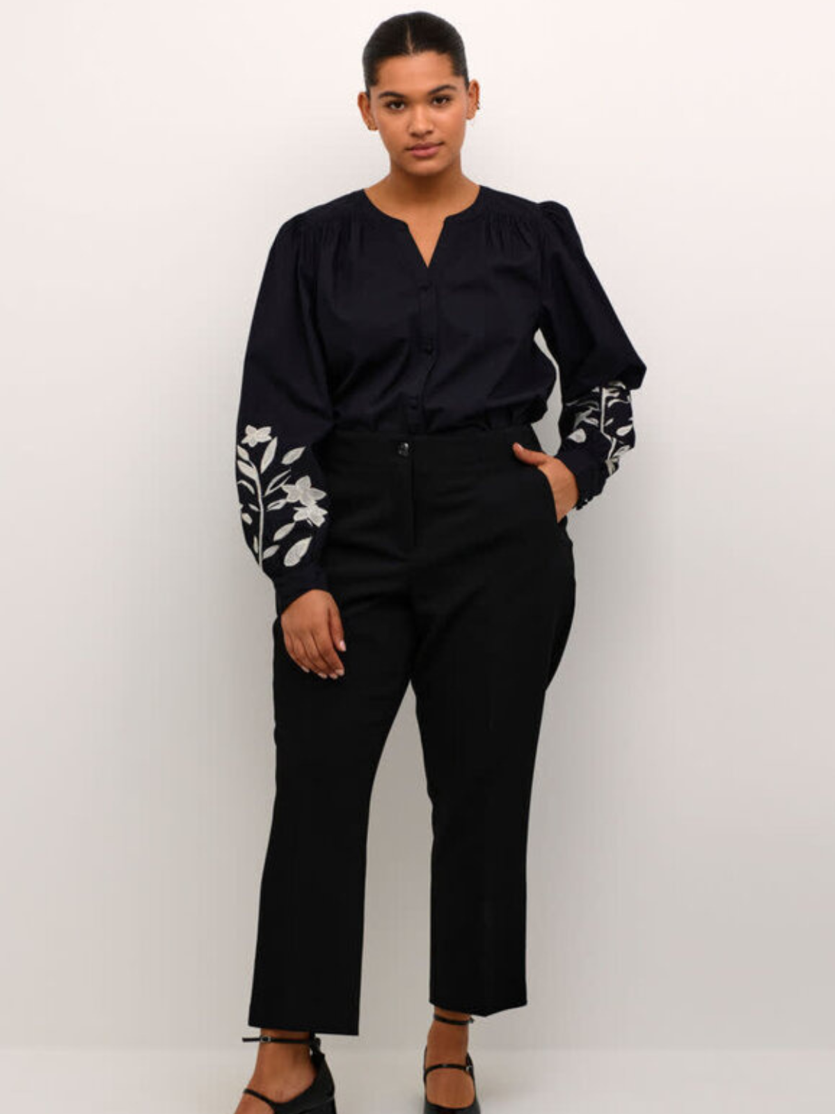 KAFFE CURVE Blouse with Embroidery
