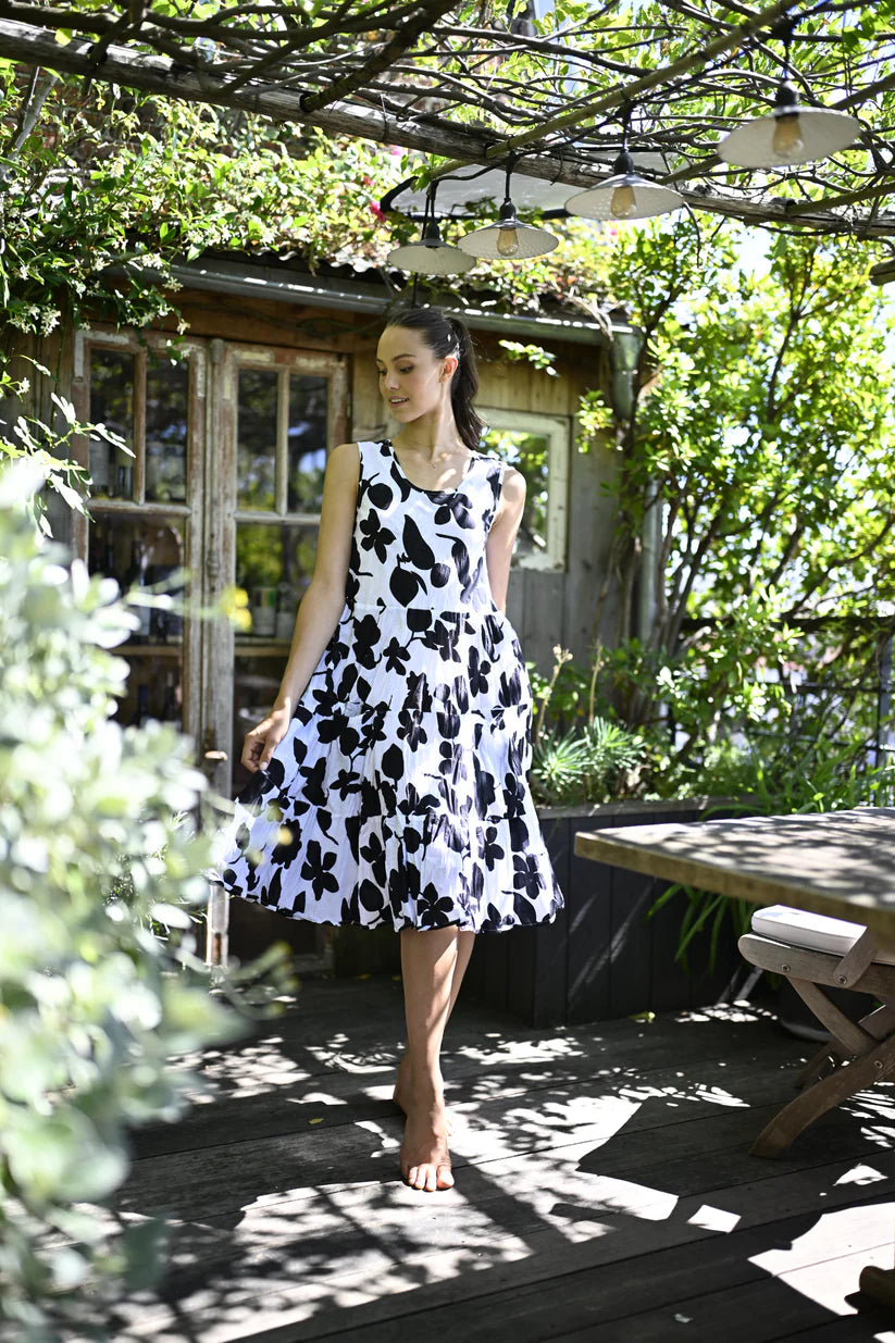 DRESS ADDICT Sleeveless Dress