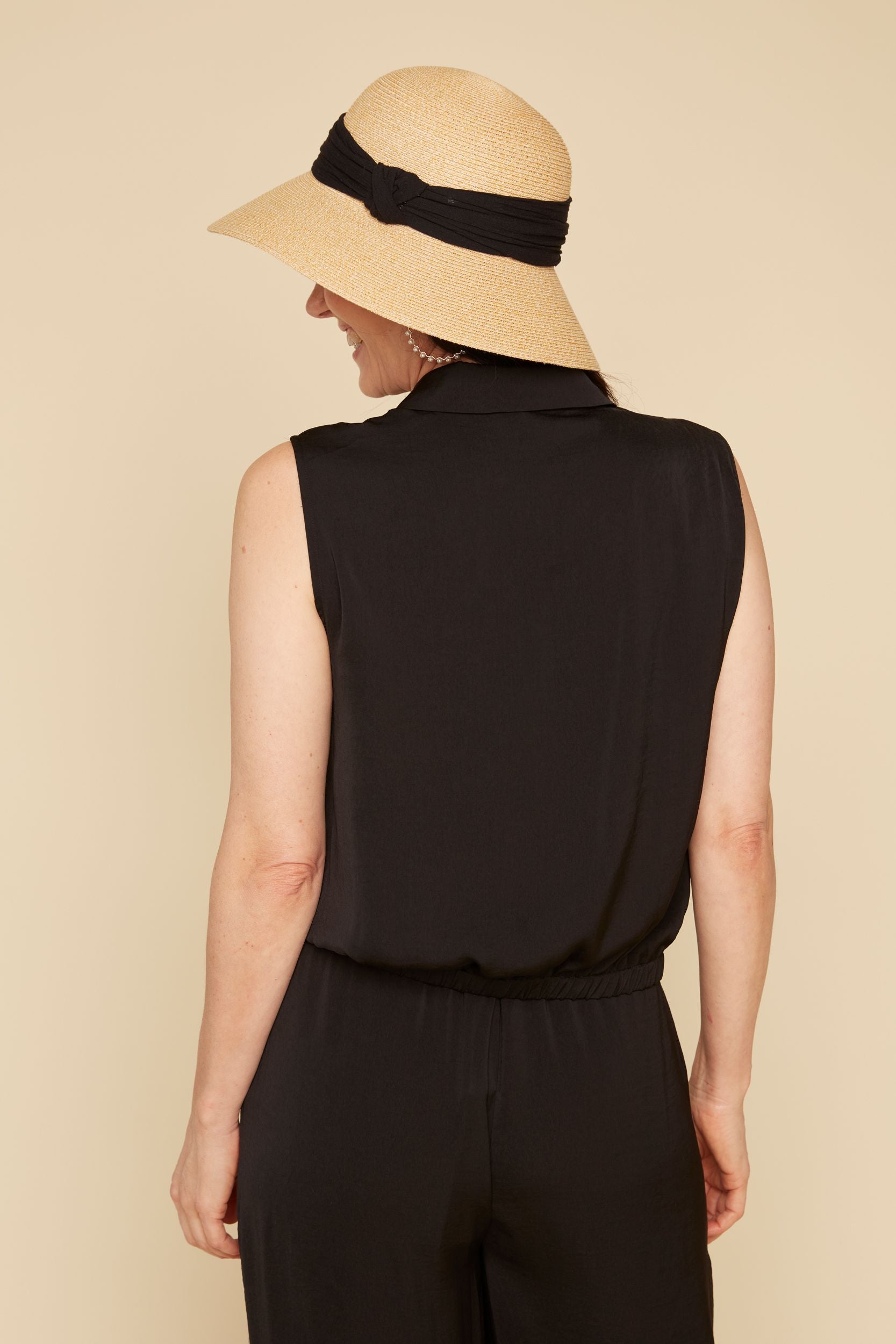 RENUAR Sleeveless Blouse